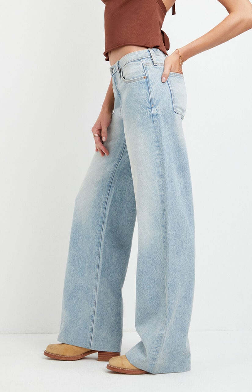Casey Low Rise Baggy Jeans Light Blue Washed