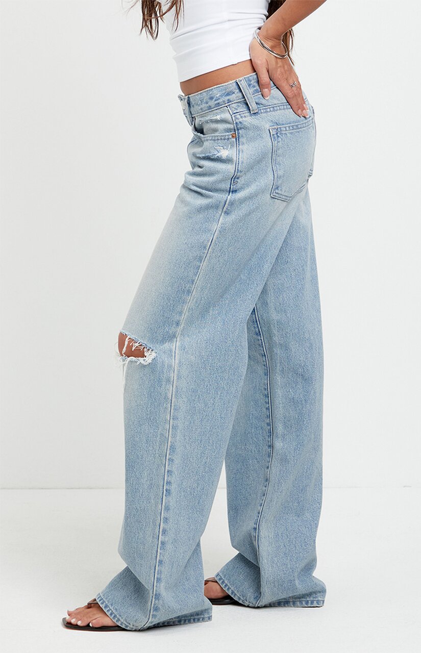 Casey Low Rise Baggy Jeans Ripped Knee Light Blue