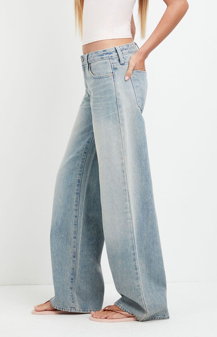 Casey Low Rise Baggy Light Wash