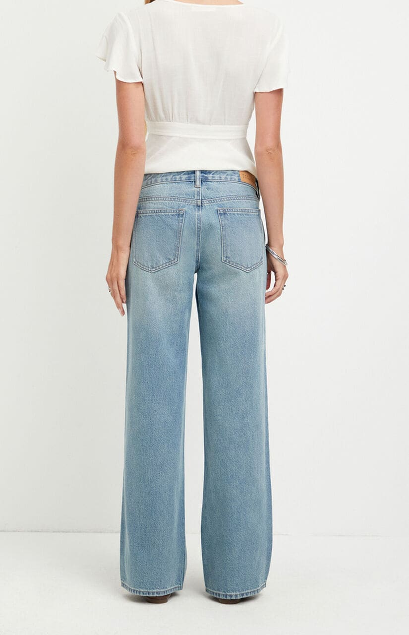 Zoe Low Rise Girlfriend Jeans Exposed Pocket Medium Blue