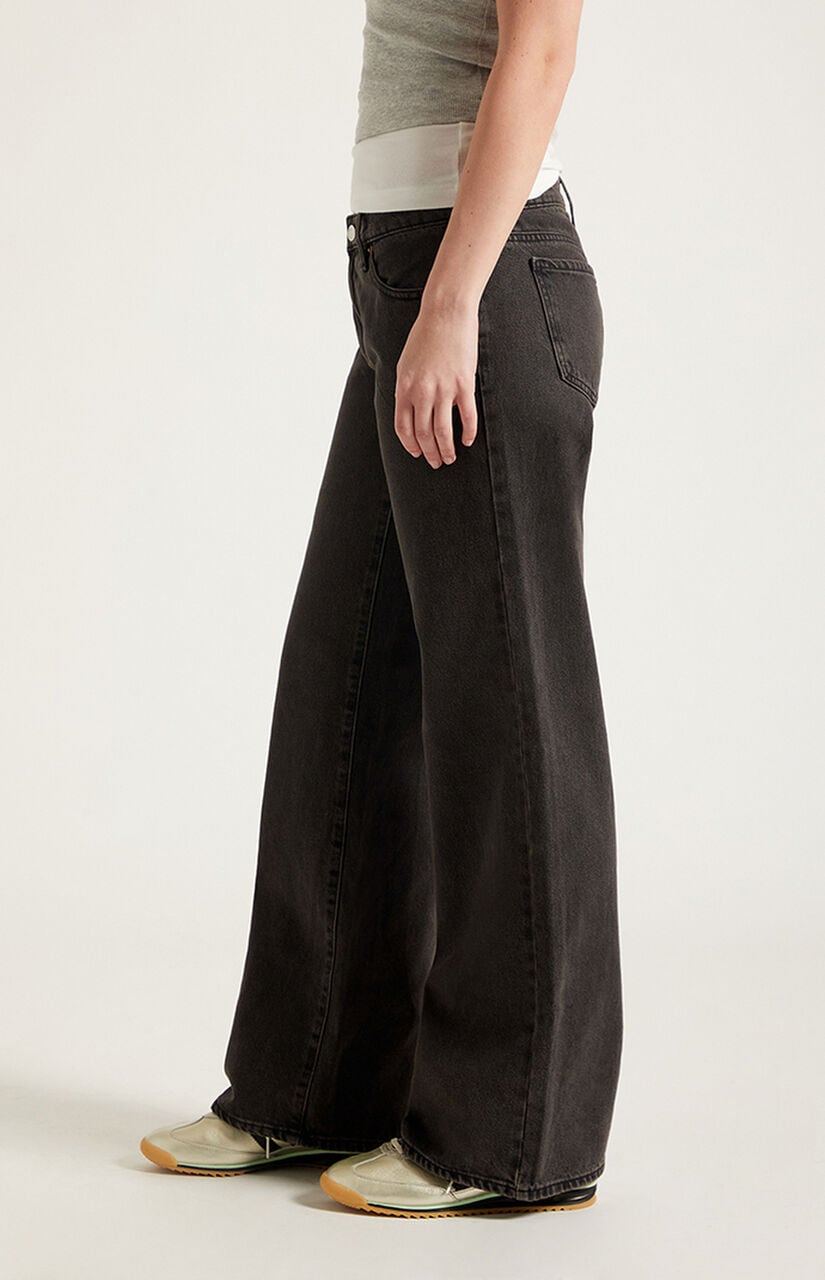 Zoe Low Rise Girlfriend Jeans Black