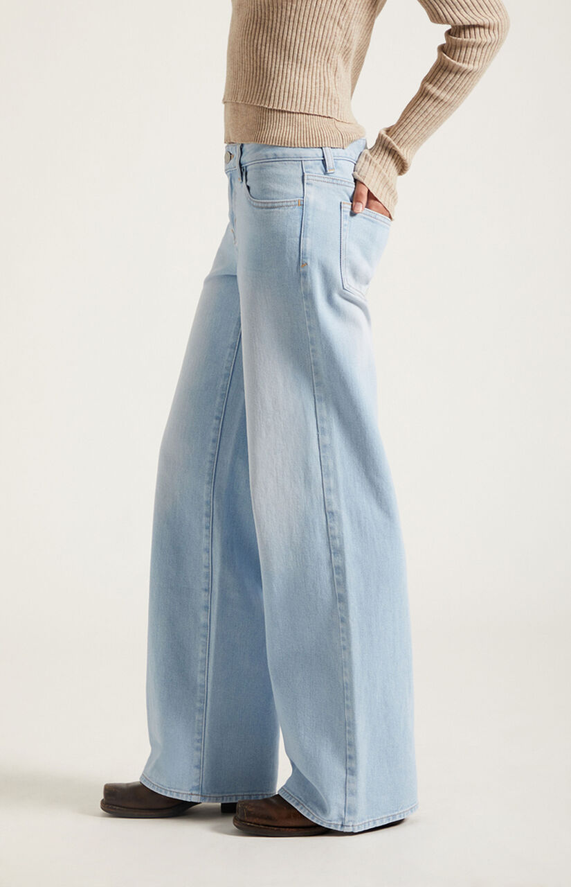 Casey Low Rise Baggy Jeans Lighter Blue
