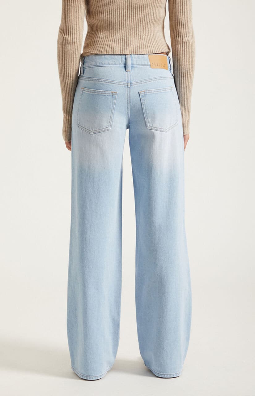 Casey Low Rise Baggy Jeans Lighter Blue