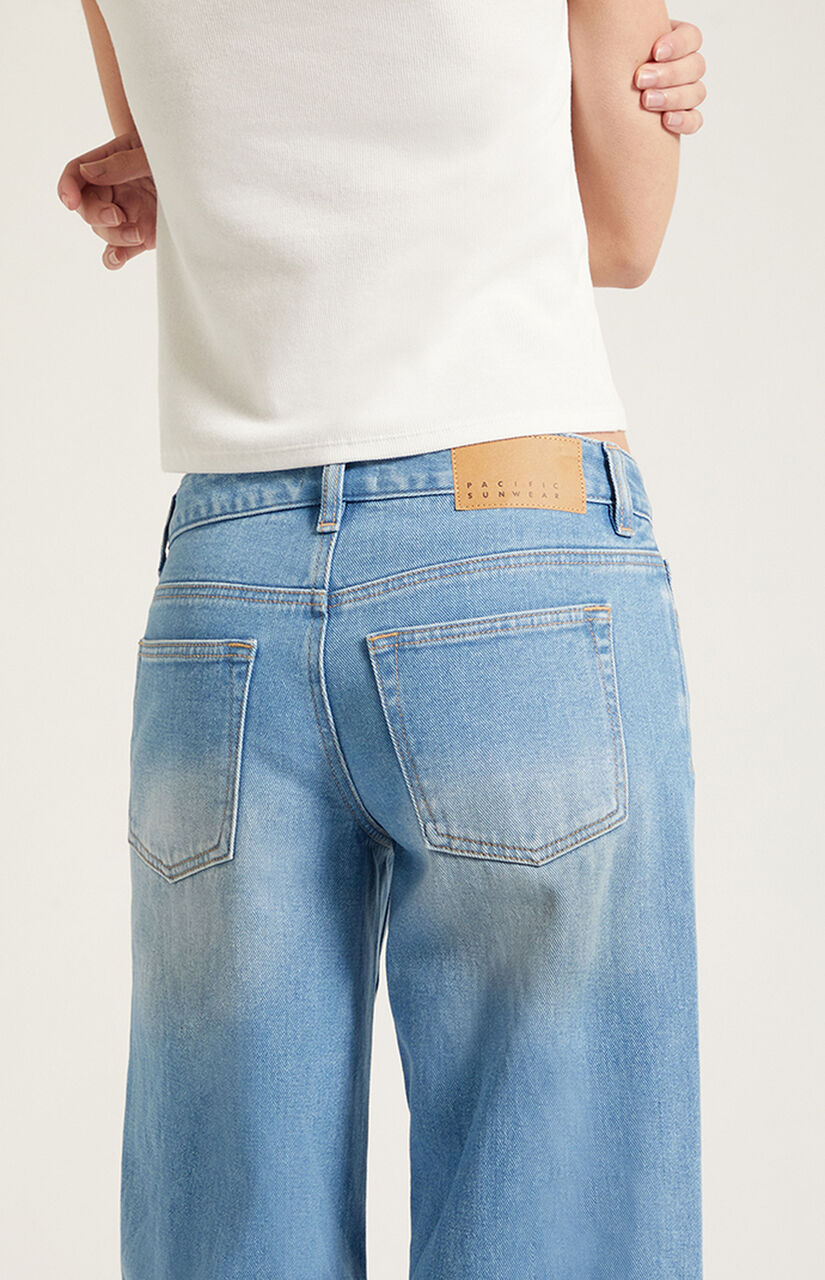 Casey Low Rise Baggy Jeans Lighter Blue