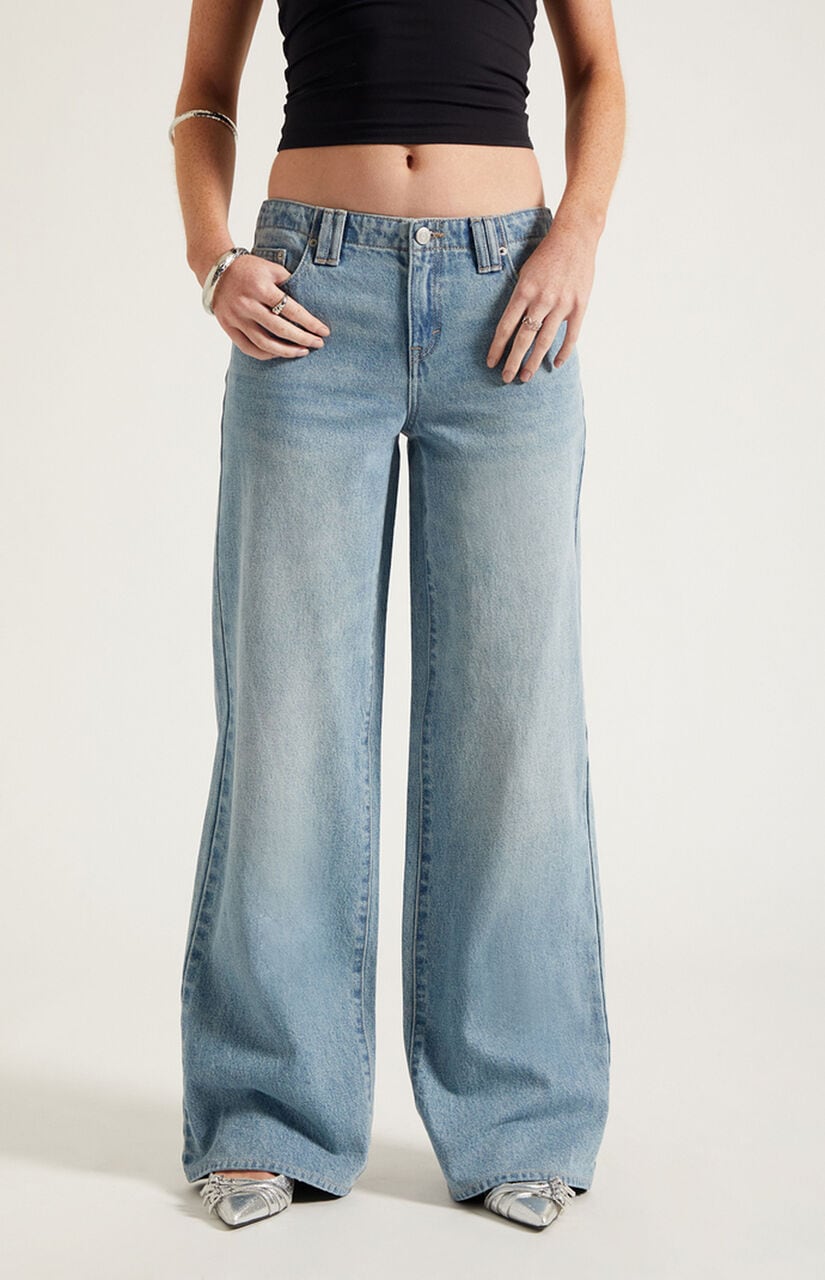Casey Low Rise Baggy Jeans Star Embroidered Light Blue
